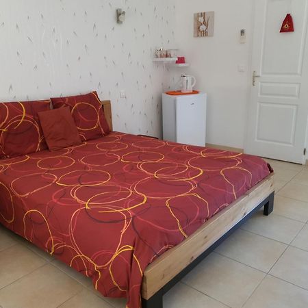 Villa Des Masques Aubais Δωμάτιο φωτογραφία